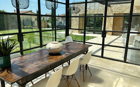 Villa Elena: Mueble, Madera, Diseño De Interiores, Mesa, Piso, Silla, Cocina Y Comedor Mesa, Suelo, Encendiendo, Comedor