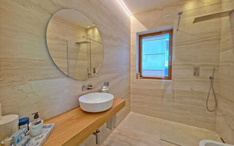 Villa Elena: Piso, Suelo, Diseño De Interiores, Madera, Arreglo De Tubería, Techo, Baño, Encendiendo, Plomería, Grifo