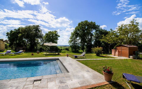 Gli Ulivi: Piscina, Jardín, Sombra, Mueble Para Exteriores, Paisajismo, Inmuebles, Ocio, Patio Interior, Césped, Yarda