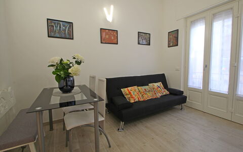 Il Centro: Mueble, Piso, Suelo, Diseño De Interiores, Pared, Madera, Habitación, Suelos De Madera, Sofá, Sala