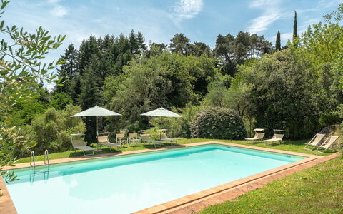 La Sorgente: Piscina, Arbusto, Recurso, Jardín, Eco Hotel, Paisajismo, Sombra, Inmuebles, Hacienda, Césped