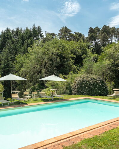 La Sorgente: Piscina, Arbusto, Recurso, Jardín, Eco Hotel, Paisajismo, Sombra, Inmuebles, Hacienda, Césped