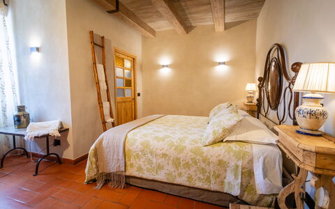 Casa Ivan: Mueble, Diseño De Interiores, Pared, Piso, Madera, Suelo, Techo, Habitación, Casa, Cama