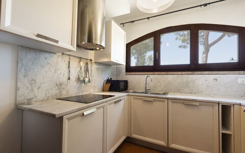 Villa Quintino: Cocina, Mostrador, Diseño De Interiores, Fregadero, Madera, Piso, Aparato De Cocina, Lavabo, Mueble, Electrodoméstico