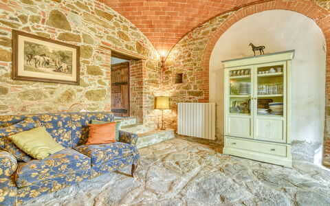 Villa the Horses: Mueble, Pared, Diseño De Interiores, Techo, Piso, Suelo, Encendiendo, Habitación, Sofá, Sala