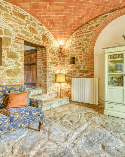 Villa the Horses: Mueble, Pared, Diseño De Interiores, Techo, Piso, Suelo, Encendiendo, Habitación, Sofá, Sala
