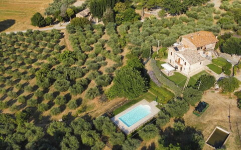 Casa dei Nonni: Árbol, Casa, Barrio Residencial, Casa, Inmuebles, Paisaje, Arquitectura, El Terreno Del Lote, Área Rural