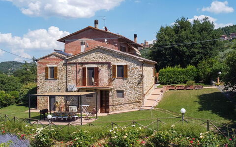 Casa dei Nonni: Edificio, Casa, Casa, Barrio Residencial, Arbusto, Cabaña, Techo, Área Rural, Asentamientos Humanos, Casa De Campo