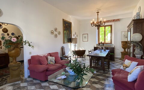 Lucia e Francesco: Mueble, Piso, Diseño De Interiores, Suelo, Mesa, Habitación, Sofá, Silla, Sala, Encendiendo