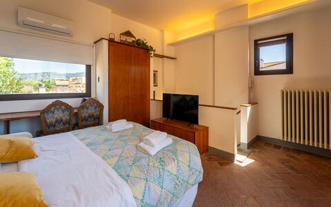 Casa dello Scrittore: Habitación, Diseño De Interiores, Cama, Sábana, Suelo, Lecho, Techo, Habitación, Departamento, Piso