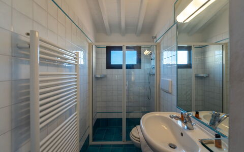 Casa dello Scrittore: Piso, Techo, Diseño De Interiores, Suelo, Habitación, Arreglo De Tubería, Departamento, Plomería, Baño, Grifo