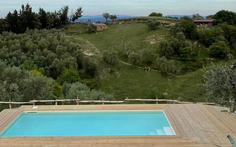 Villa i Fiori: Piscina, Material Compuesto, Recurso, Eco Hotel, Mueble Para Exteriores, Ocio, Sombra, Cubierta, Madera Dura, Manchas De Madera