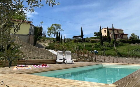 Villa i Fiori: Piscina, Mueble, Mueble Para Exteriores, Silla, Recurso, Yarda, Sunlounger, Planta De Casa, Villa, Patio Interior