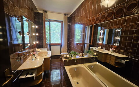 Alle Gardenie: Piso, Arreglo De Tubería, Diseño De Interiores, Suelo, Lavabo Del Baño, Baño, Grifo, Plomería, Lavabo, Techo