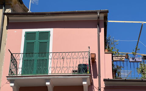 Casa Nanai - Levanto: Pared, Fachada, Rosado, Balcón, Hierro, Material Compuesto, Metal, Pintar, Pretil
