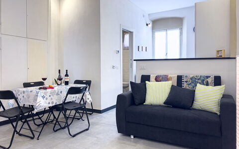 Casa Nanai - Levanto: Mueble, Diseño De Interiores, Piso, Sofá, Pared, Suelo, Habitación, Sala, Techo, Departamento
