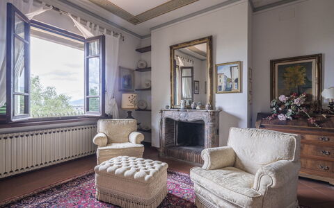 Villa Golly: Mueble, Diseño De Interiores, Pared, Piso, Marco, Habitación, Sala, Suelo, Casa, Sofá