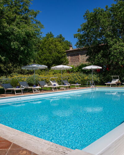 Villa Santa Barbara, Pool and Relax, Siena Country: Piscina, Recurso, Mueble Para Exteriores, Eco Hotel, Thermae, Hacienda, Inmuebles, Sunlounger, Villa, Hotel
