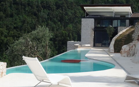 Villetta Farfallina: Piscina, Material Compuesto, Sombra, Pared De Piedra, Mueble Para Exteriores, Sunlounger, Villa, Losa