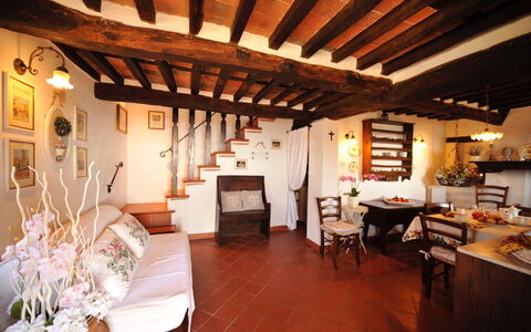 Oliveta: Mueble, Pared, Diseño De Interiores, Madera, Piso, Suelo, Techo, Encendiendo, Maceta, Mesa