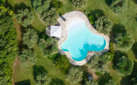 Podere Il Pozzangone, Lucignano: Azul, Piscina, Sombra, Recurso, Paisajismo, Thermae, Eco Hotel, Patio Interior, Estanque, Villa