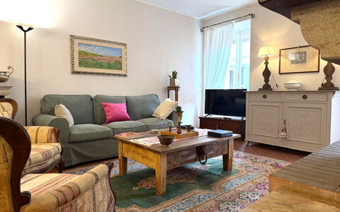 La Dimora del Leone: Mueble, Diseño De Interiores, Sofá, Piso, Madera, Sala, Habitación, Suelo, Mesa, Marco