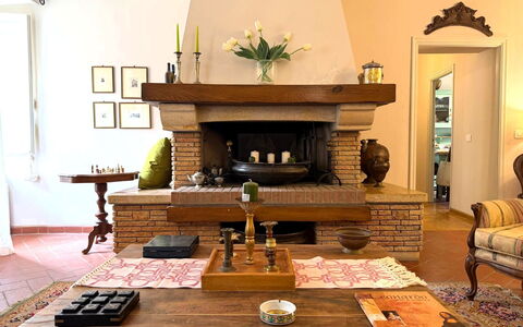 La Dimora del Leone: Mueble, Diseño De Interiores, Piso, Madera, Hogar, Sala, Habitación, Suelo, Encendiendo, Mesa