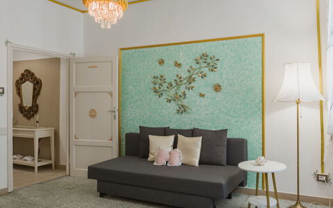 Nido nel Centro: Mueble, Diseño De Interiores, Pared, Suelo, Piso, Sala, Habitación, Encendiendo, Casa, Sofá