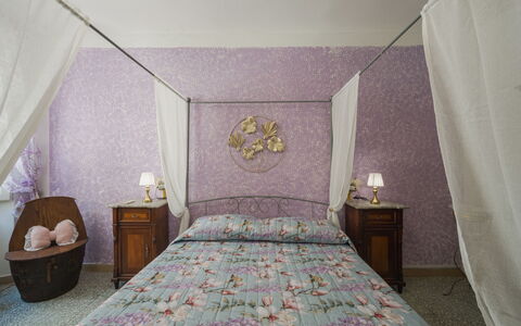 Nido nel Centro: Mueble, Habitación, Cama, Diseño De Interiores, Lecho, Sábana, Linos, Textil, Suelo, Habitación