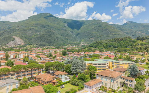 Nido nel Centro: Accidentes Geográficos Montañosas, Montaña, Colina, Barrio Residencial, Tierras Altas, Barrio, Paisaje, Cordillera, Casa, Hill Station