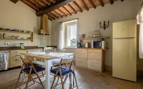 Il Casale al Colle: Mueble, Diseño De Interiores, Piso, Madera, Techo, Suelo, Casa, Cocina, Habitación, Gabinetes