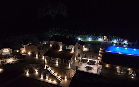 Villa Maddalena alla Guglielmesca: Noche, Piscina, Encendiendo, Medianoche, Inmuebles, Recurso, La Iluminación Del Paisaje, Iluminación De Seguridad, Mansión