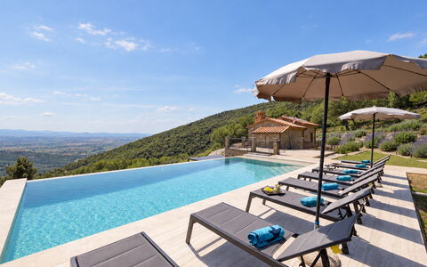 Villa Maddalena alla Guglielmesca: Colina, Piscina, Cordillera, Hill Station, Ocio, Cresta, Recurso, Mueble Para Exteriores, Vacaciones, Villa