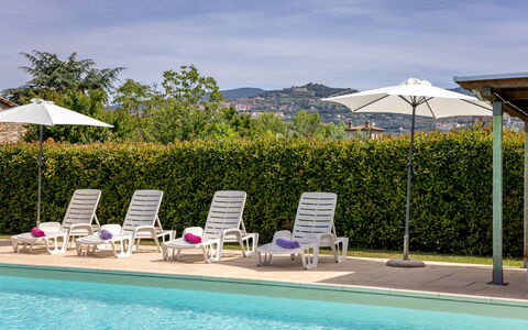 Il Cipresso, Casa Martina, Cortona: Piscina, Paraguas, Mueble Para Exteriores, Recurso, Sombra, Silla, Mesa Al Aire Libre, Sunlounger, Eco Hotel, Paisajismo