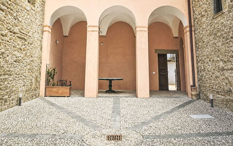 Rocca Loft: Edificio, Pared, Ventana, Barrio Residencial, Barrio, Fachada, Casa, By, Casa, Balcón