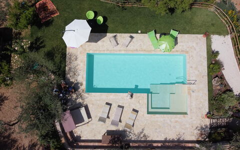 Il Paradiso tra Gli Ulivi: Piscina, Recurso, Ocio, Mueble Para Exteriores, Material Compuesto, Eco Hotel, Silla, Paraguas, Thermae, Sombra