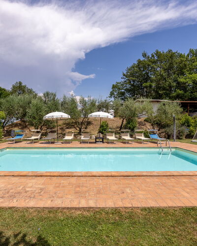 Villa Daluma, Private Pool in Todi: Piscina, Inmuebles, Jardín, Hacienda, Recurso, Sombra, Eco Hotel, Paisajismo, Plantación, Villa