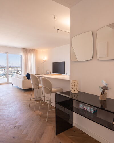 Terrazza Mare, Jacuzzi and Seaview: Diseño De Interiores, Piso, Mueble, Suelo, Departamento, Techo, Silla, Suelos De Madera, Sala