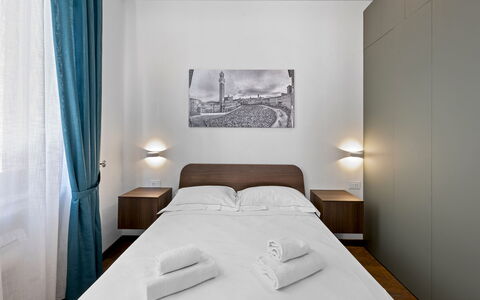 La Piazza Grand Vista Suite: Diseño De Interiores, Suelo, Departamento, Habitación, La Luz Del Día, Cama, Hotel, Lecho, Marco De La Cama