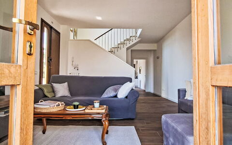 Le 3 Viste: Mueble, Diseño De Interiores, Piso, Sofá, Suelo, Pared, Madera, Sala, Habitación, Techo
