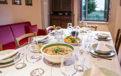 Casa Elia 6: Comida, Vajilla, Mueble, Mesa, Vajilla, Utensilios Para Servir, Plato, Drinkware, Cocina Y Comedor Mesa, Silla