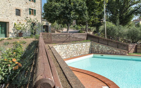 Casa Elia 6: Pared, Arquitectura, Hacienda, Jardín, Piscina, Inmuebles, Paisajismo, Ladrillo, Villa, Yarda