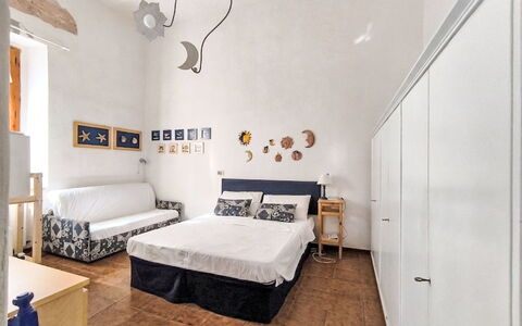 Casa Lelà: Mueble, Diseño De Interiores, Pared, Piso, Suelo, Habitación, Cama, Madera, Techo, Habitación
