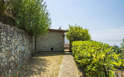La Casina: Pared, Pared De Piedra, Jardín, Ladrillo, Paisajismo, Losa, Guijarro, Fotografía De Archivo