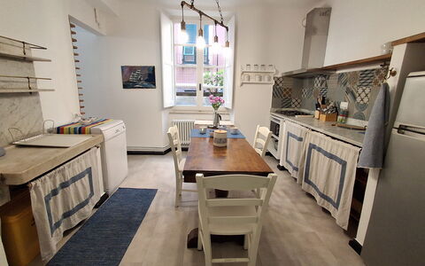 La Riva - Levanto: Mueble, Piso, Diseño De Interiores, Suelo, Madera, Cocina, Electrodoméstico, Mostrador, Aparato De Cocina, Mesa