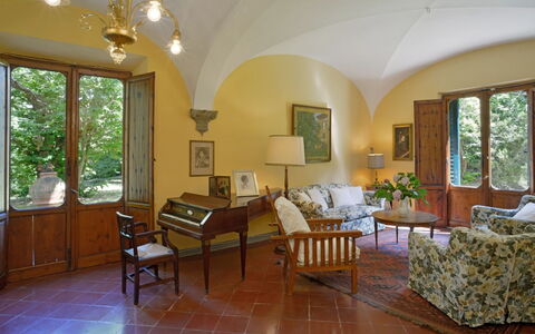 Villa Gioli: Mueble, Diseño De Interiores, Piso, Silla, Mesa, Habitación, Techo, Suelo, Encendiendo, Sala