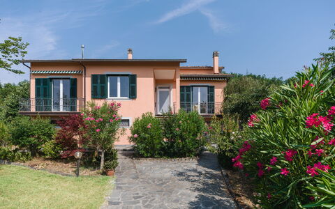 Gli Oleandri di Grazia: Arbusto, Casa, Jardín, Inmuebles, Paisajismo, Casa De Campo, Villa, Balcón, Hacienda
