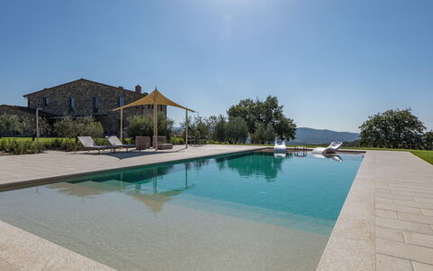 La Calcinaia Country Villa, Bucine: Piscina, Paisajismo, Losa