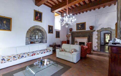 Torre di Paciano 10+2: Mueble, Diseño De Interiores, Pared, Piso, Suelo, Techo, Mesa, Habitación, Encendiendo, Sala