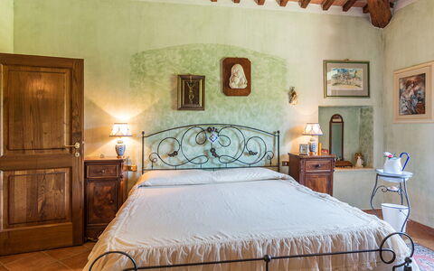 La Casa Dell'Artista 6: Mueble, Diseño De Interiores, Piso, Suelo, Techo, Habitación, Encendiendo, Cama, Habitación, Mesa